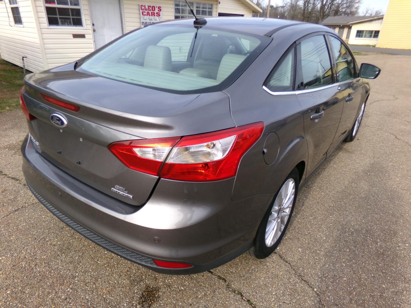 2012 Sterling Gray Metallic /tan Ford Focus SEL (1FAHP3H26CL) with an 2.0L engine, automatic transmission, located at 401 First NE, Bearden, AR, 71720, (870) 687-3414, 33.726528, -92.611519 - Photo#19